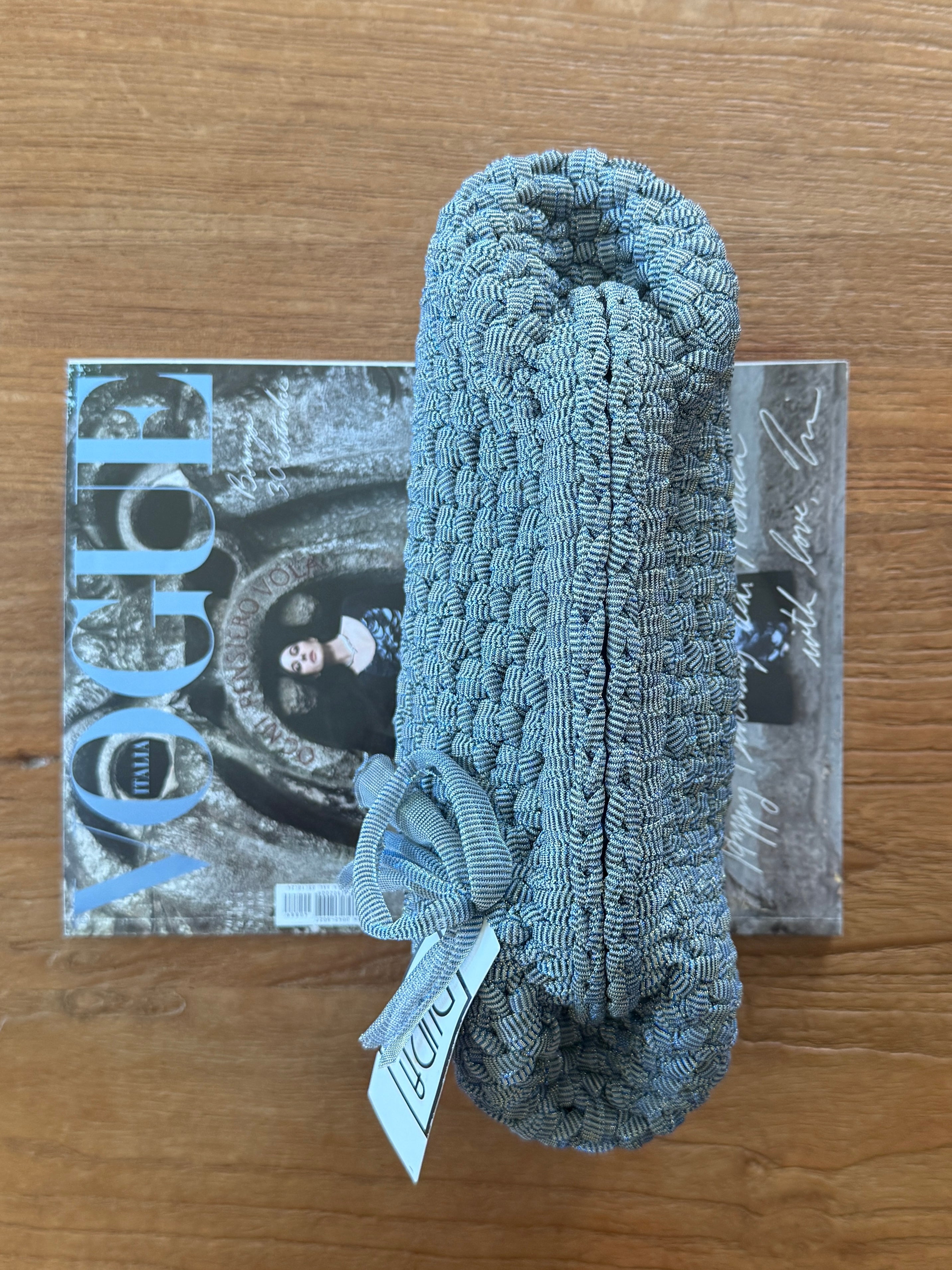 NOCCIOLA pochette standard in tulle azzurro senza manico