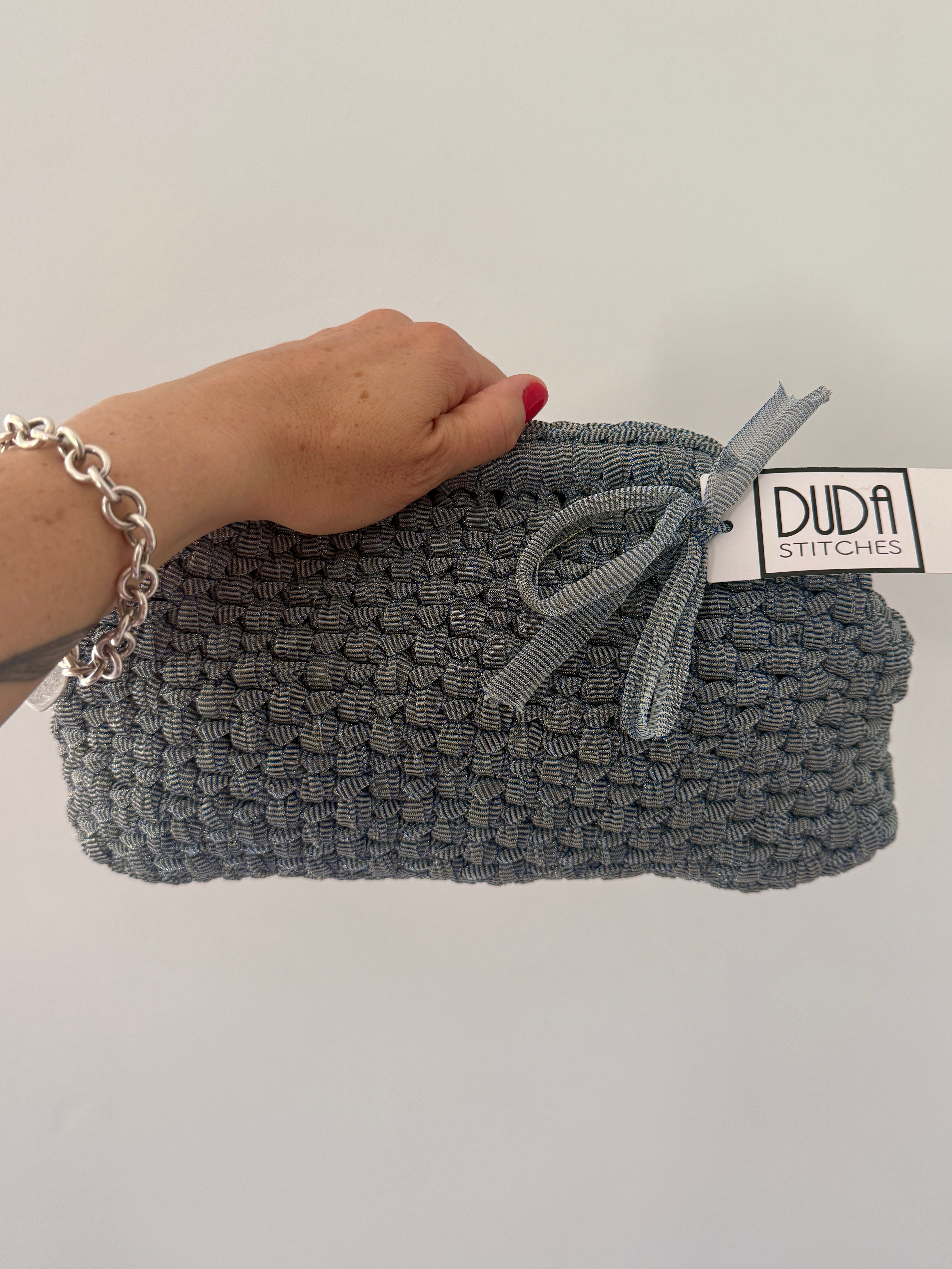 NOCCIOLA pochette standard in tulle azzurro senza manico