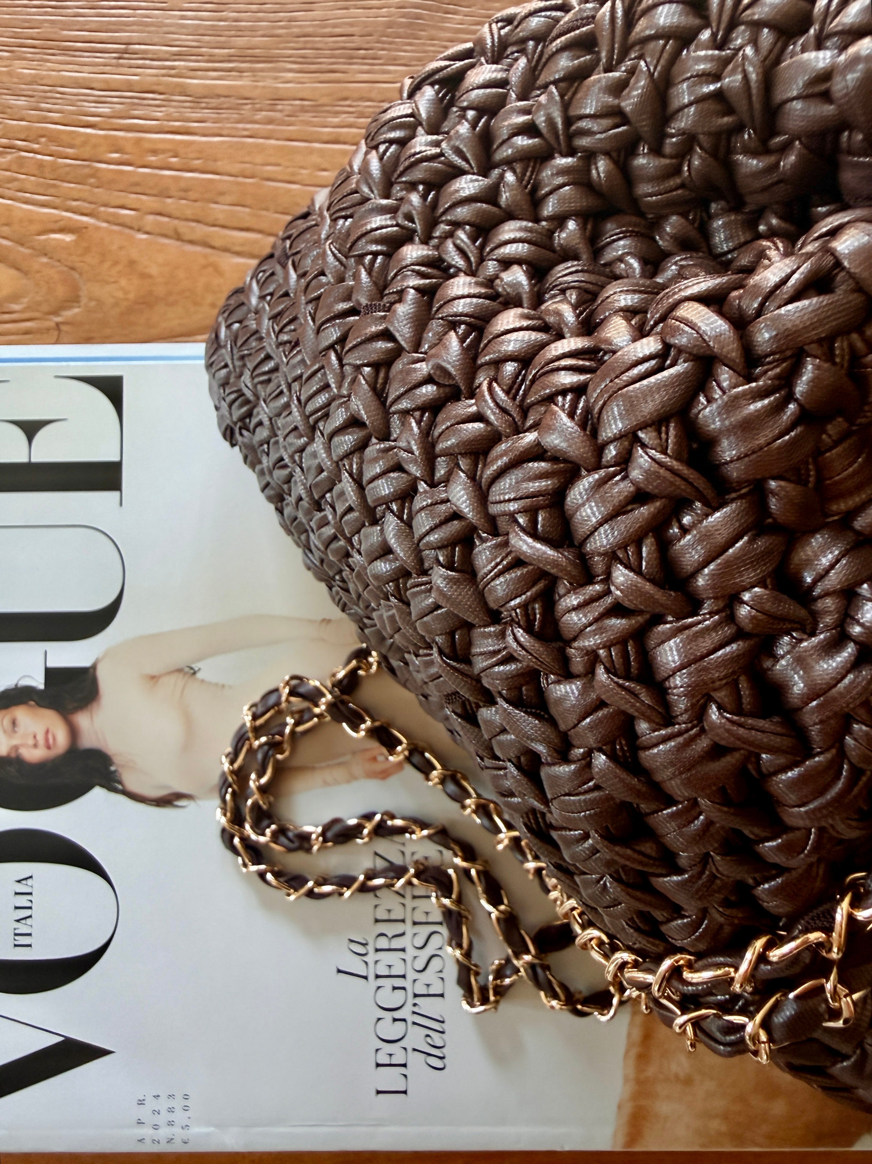 DUDINA bag large in ecopelle marrone con catena lavorata