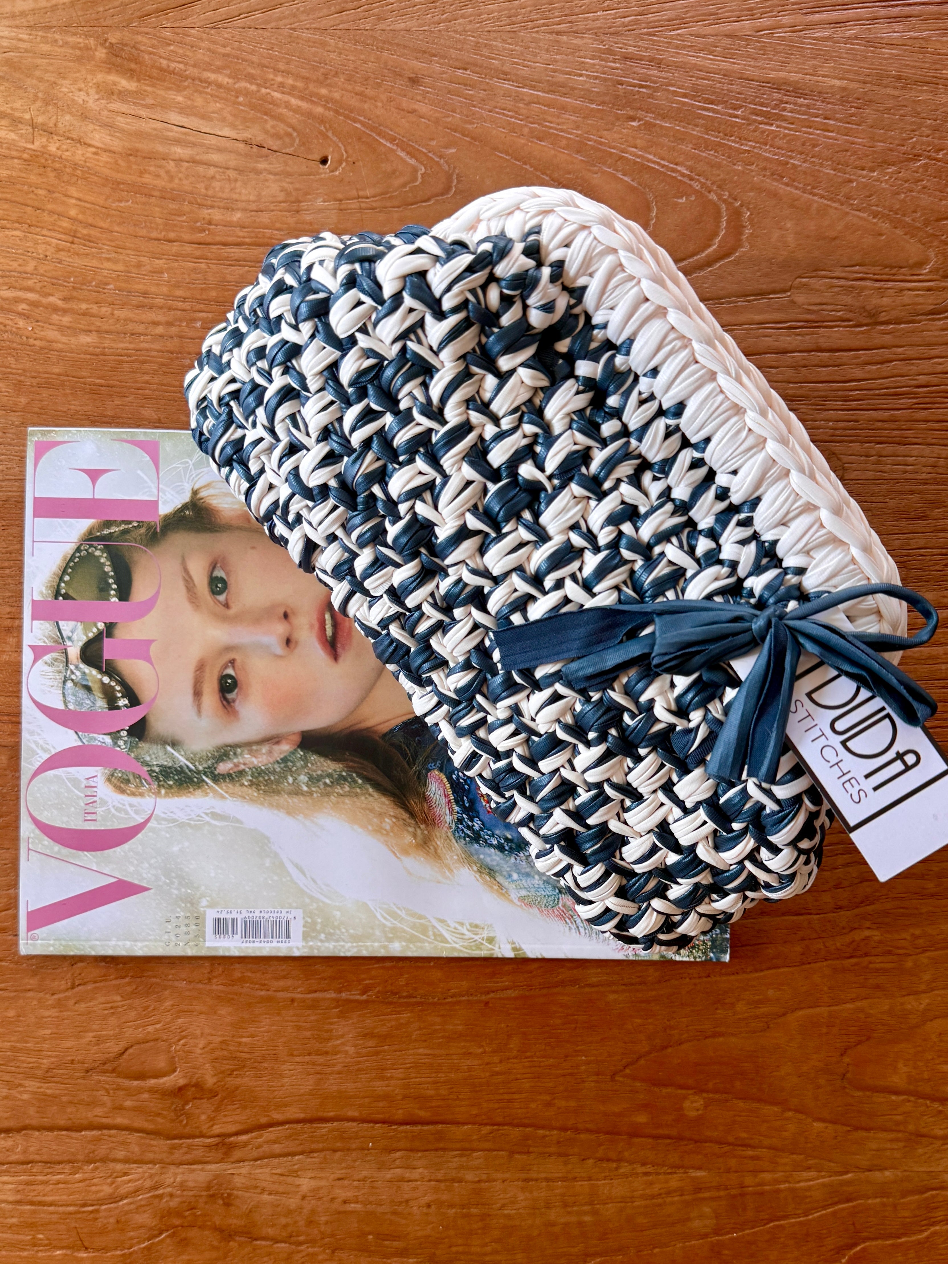 NOCCIOLA pochette in ecopelle melange bianco//petrolio senza manico