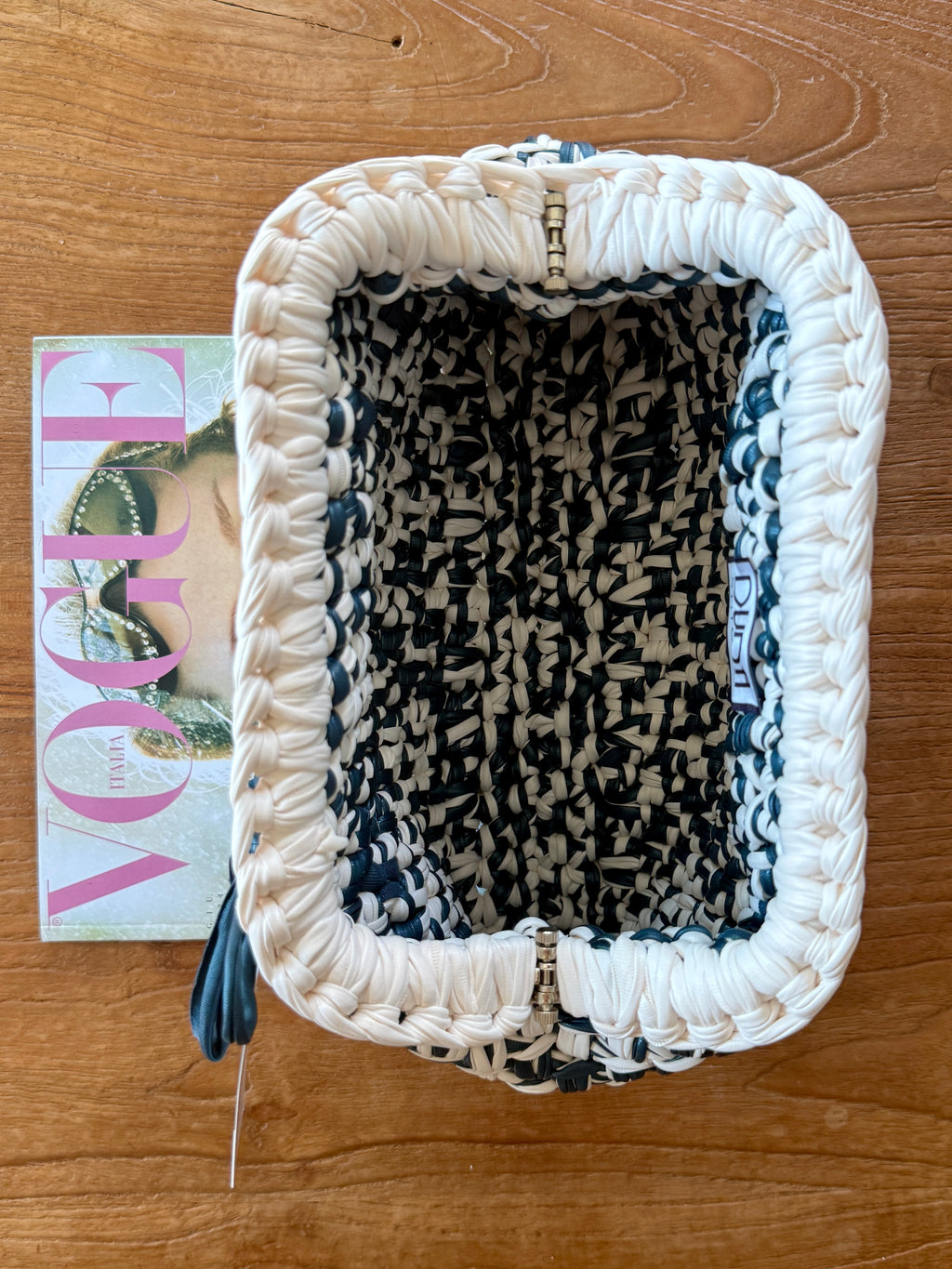NOCCIOLA pochette in ecopelle melange bianco//petrolio senza manico