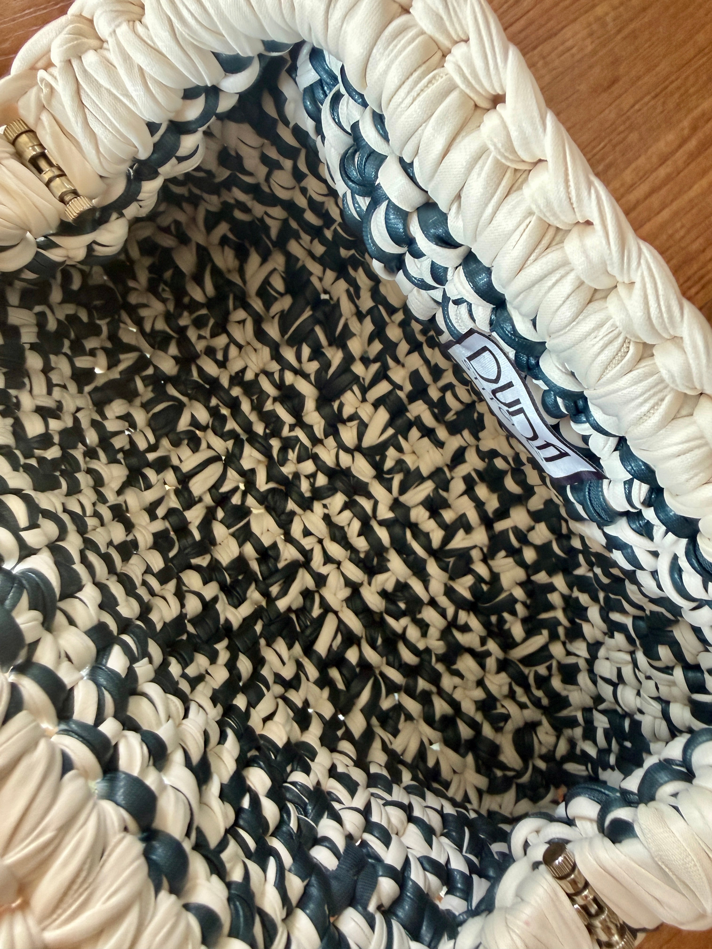 NOCCIOLA pochette in ecopelle melange bianco//petrolio senza manico