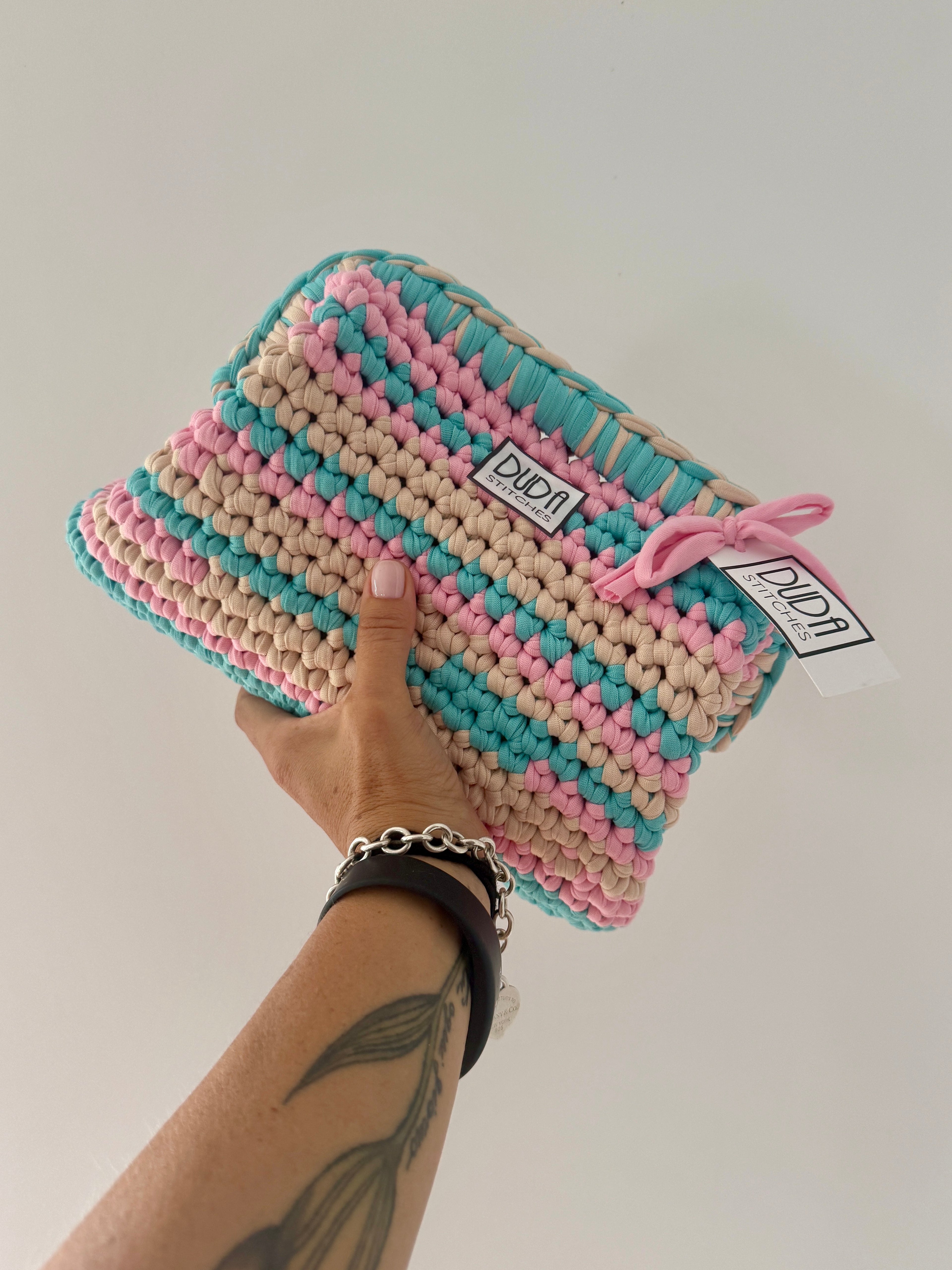 NOCCIOLA pochette standard rigata turchese//rosa//ecrù senza manico