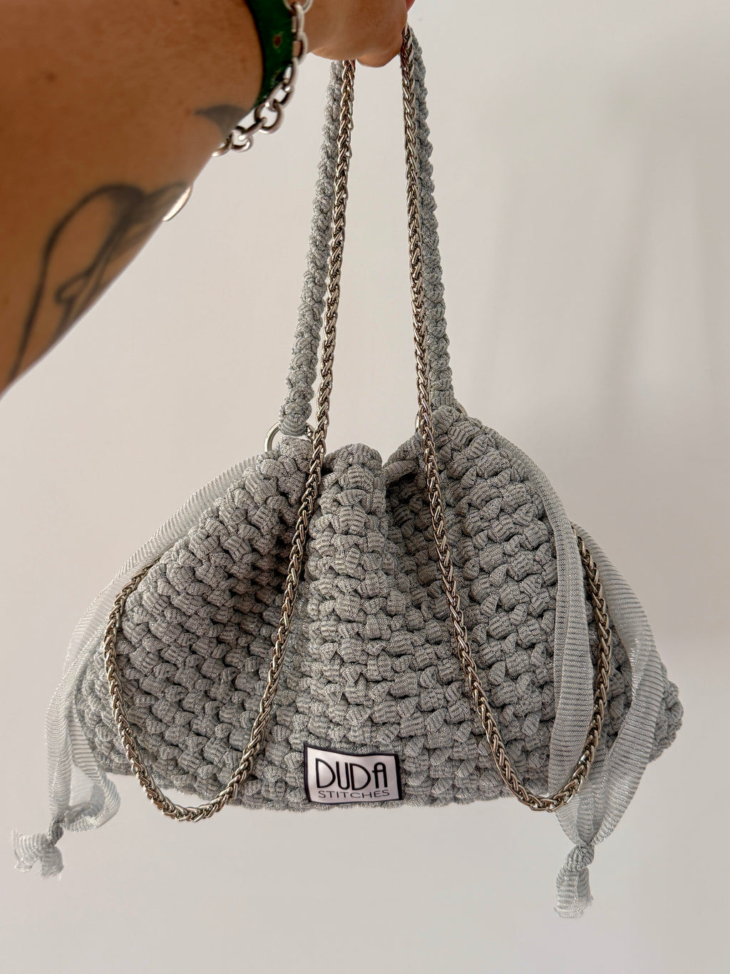 DUDINA bag standard in tulle argento con maniglia