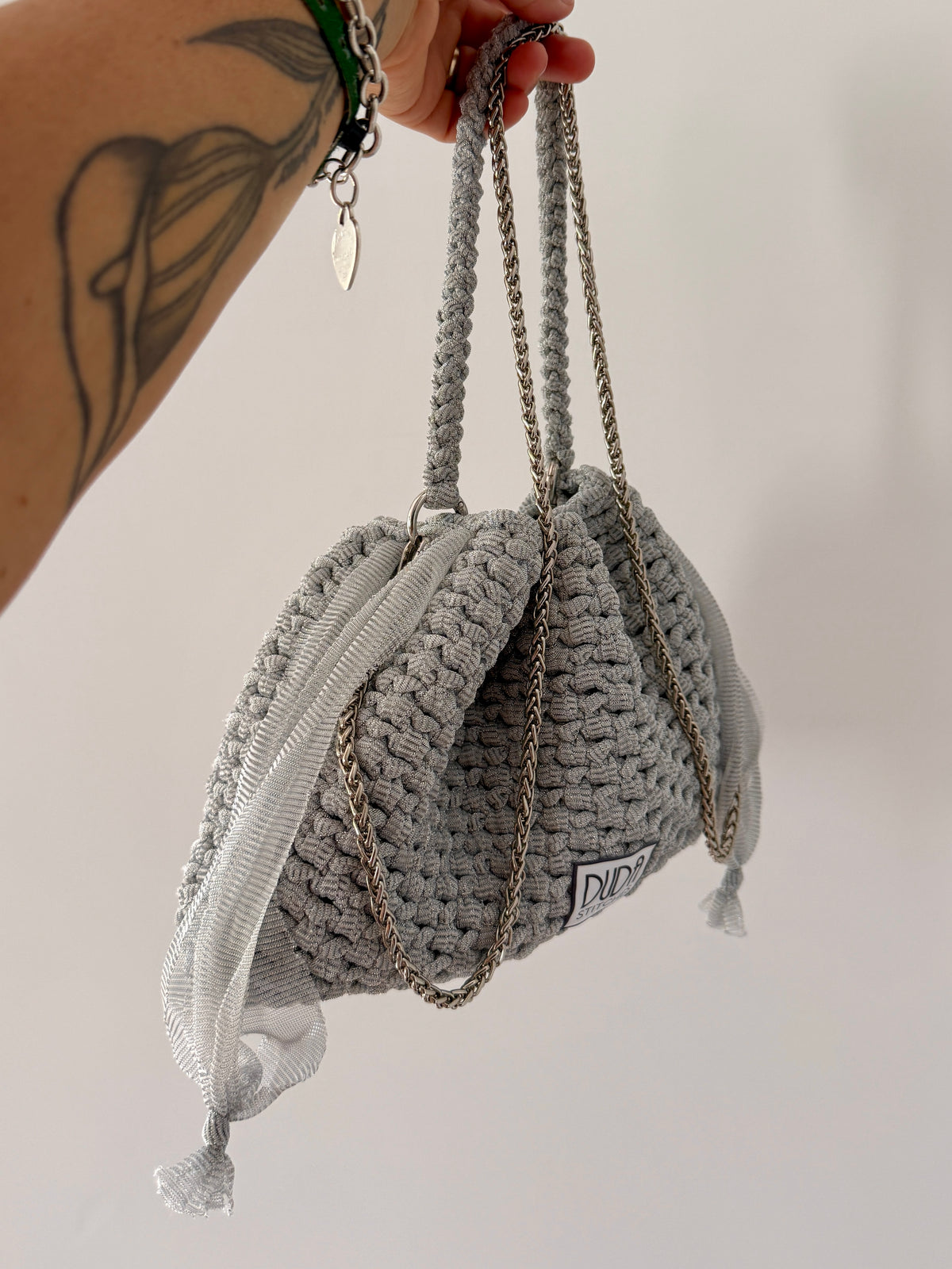 DUDINA bag standard in tulle argento con maniglia